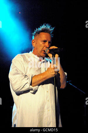 John Lydon de public image Ltd se produit sur scène à l'Empire Shepherds Bush de 02 à l'ouest de Londres. Banque D'Images