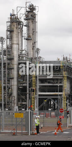 Vue générale de l'entrée du complexe du réseau de pipelines BP Forties à Grangemouth, en Écosse, car BP a enregistré une perte de 17 milliards de dollars. Banque D'Images