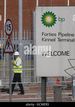 Vue générale de l'entrée du complexe du réseau de pipelines BP Forties à Grangemouth, en Écosse, car BP a enregistré une perte de 17 milliards de dollars. Banque D'Images