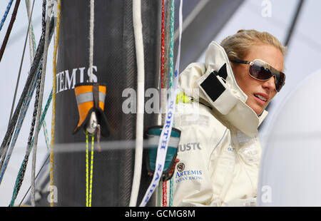 Voile - semaine des Cowes - quatrième jour - Île de Wight.Zara Phillips naviguant aujourd'hui sur le Solent à bord d'Artemis Ocean Racing, le quatrième jour de la semaine des cowes, l'île de Wight. Banque D'Images