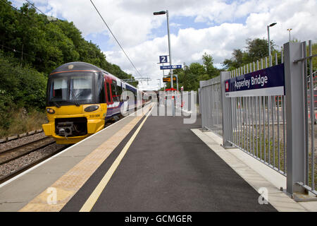 Apperley Bridge Railway Station, ouvert en décembre 2015 Banque D'Images