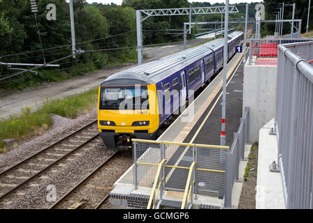 Apperley Bridge Railway Station, ouvert en décembre 2015 Banque D'Images