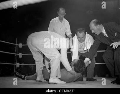 Boxing - Heavyweight - Bruce Woodcock v Lee Oma - Stade Harringay - Londres - 1948 Banque D'Images