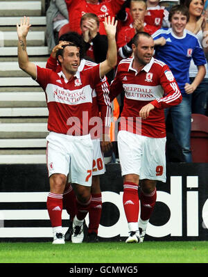 Scott McDonald de Middlesbrough (à gauche) célèbre après avoir obtenu son score lors du match de championnat de la npower football League au stade Riverside, à Middlesbrough. Banque D'Images