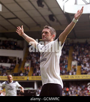 Football - pré-saison amical - Tottenham Hotspur v Fiorentina - White Hart Lane.Robbie Keane de Tottenham Hotspur célèbre le deuxième but contre Fiorentina Banque D'Images