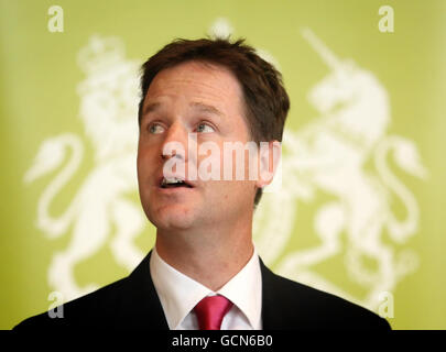 Clegg admet Libdem 'nervosité' Banque D'Images