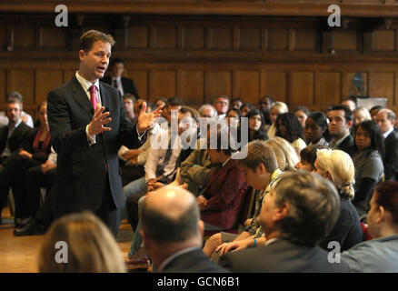 Clegg admet Libdem 'nervosité' Banque D'Images