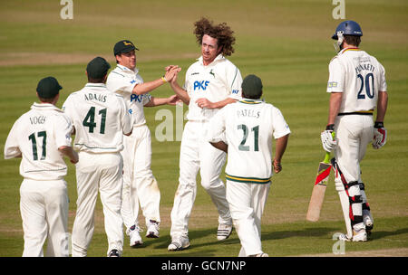 Ryan Sidebottom du Nottinghamshire célèbre le rejet de Liam Plunkett de Durham lors du championnat du comté de LV=, match de la division un au terrain de cricket international des Émirats de Durham, à Chester-le-Street, à Durham. Banque D'Images