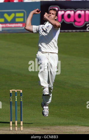 Cricket - Liverpool Victoria County Championship - Divison Two - Day One - Worcestershire / Surrey - New Road. Chris Tremlett, Surrey Banque D'Images