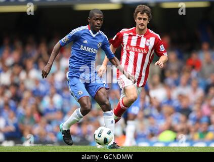 Soccer - Barclays Premier League - Chelsea / Stoke City - Stamford Bridge.Ramires de Chelsea (à gauche) et Danny Pugh de Stoke City (à droite) en action Banque D'Images