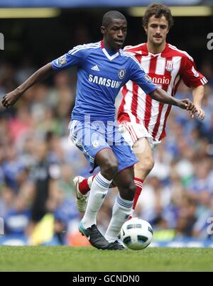 Chelsea's Ramires (à gauche) et Stoke City's Danny Pugh (à droite) Banque D'Images