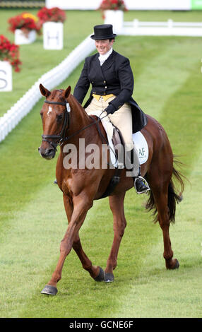 Equestrian - essais de chevaux Land Rover Burghley - deuxième jour - Burghley.Rosie Thomas et Barry's Best en Grande-Bretagne pendant le deuxième jour des essais de chevaux Burghley, Burghley. Banque D'Images