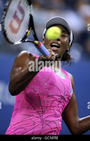 Venus Williams des États-Unis en action pendant la neuvième journée de l'US Open à Flushing Meadows, New York, États-Unis. Banque D'Images