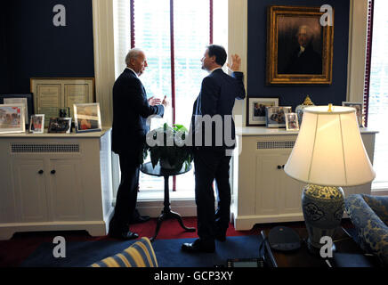 Le vice-premier ministre Nick Clegg rencontre aujourd'hui le vice-président américain Joe Biden à la Maison Blanche à Washington DC où ils ont déjeuné ensemble. Banque D'Images