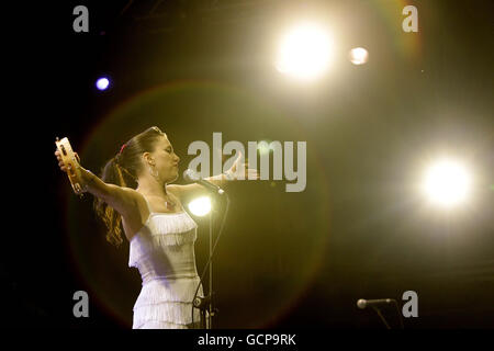 Imelda May sur la scène principale du festival Electric Picnic qui se tient ce week-end à la Maison Stradbally à Co Laois, en Irlande. Banque D'Images