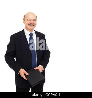 Gestionnaire principal tenant un dossier avec des documents et des sourires amicaux Banque D'Images
