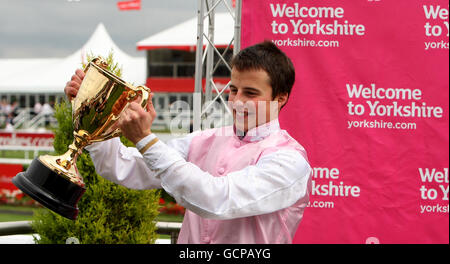 Les courses de chevaux - la bienvenue à Yorkshire Doncaster Cup Day - Hippodrome de Doncaster Banque D'Images