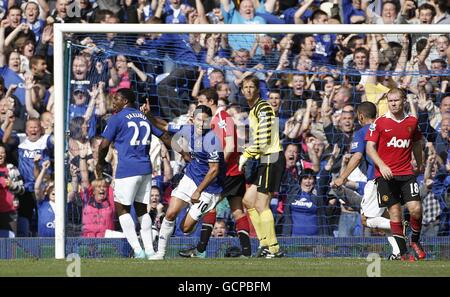 Football - Barclays Premier League - Everton / Manchester United - Goodison Park.Mikel Arteta d'Everton célèbre le troisième but du match de son côté Banque D'Images