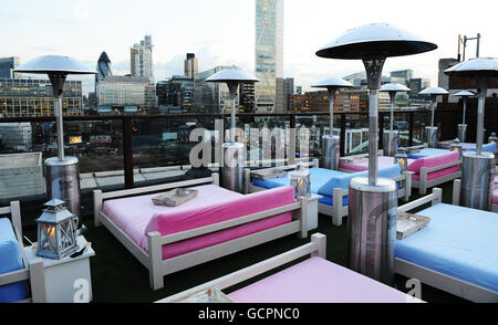 Lancement de la Fondation BFC/Bazar Fashion Arts.Une vue générale sur le jardin sur le toit à Shoreditch House dans l'est de Londres. Banque D'Images