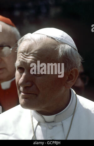 Portrait du pape Jean-Paul II, lors de sa visite de six jours en Angleterre, en Écosse et au pays de Galles Banque D'Images