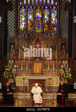 Le pape Benoît XVI s'adresse aux évêques du Collège Oscott de Birmingham le dernier jour de sa visite d'État au Royaume-Uni. Banque D'Images