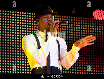 Ne-Yo se produit sur scène aux BT Digital Music Awards 2010, qui se tiennent le jeudi 30 septembre 2010 au Roundhouse de Londres. Banque D'Images