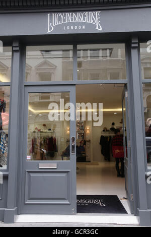 Une vue de la boutique de vêtements Lucy in déguise - dirigée par Lily Allen et sa sœur Sarah Owen - à Covent Garden, dans le centre de Londres. APPUYEZ SUR ASSOCIATION photo. Date de la photo: Samedi 29 septembre 2010. Le crédit photo devrait se lire: Yui Mok/PA Wire Banque D'Images