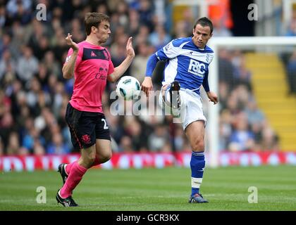 Football - Barclays Premier League - Birmingham City / Everton - St Andrews' Stadium.Keith Fahey (à droite) de Birmingham City et Seamus Coleman d'Everton se battent pour le ballon Banque D'Images