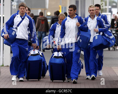 Sport - Jeux du Commonwealth 2010 - départ de l'équipe d'Écosse - aéroport de Glasgow.L'équipe du Scotland 7 arrive à l'aéroport de Glasgow, Paisley, alors qu'ils se préparent à se rendre à Delhi pour les Jeux du Commonwealth de 2010. Banque D'Images