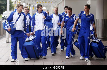 L'équipe du Scotland 7 arrive à l'aéroport de Glasgow, Paisley, alors qu'ils se préparent à se rendre à Delhi pour les Jeux du Commonwealth de 2010. Banque D'Images