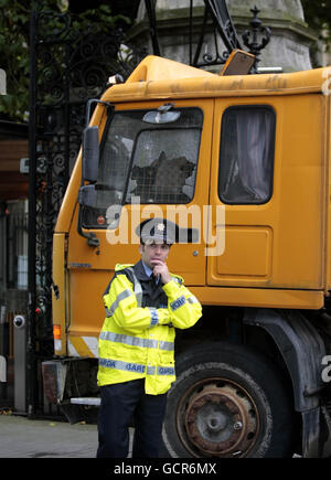 Les béliers de camions portes de parlement irlandais Banque D'Images