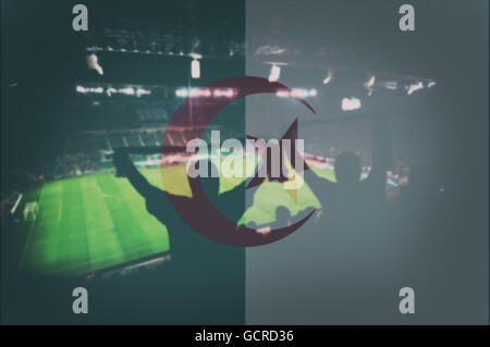 Stade sportif avec les fans et de mélange du drapeau de l'Algérie Banque D'Images