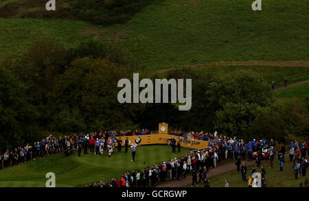 Golf - 38e Ryder Cup - Europe / Etats-Unis - deuxième jour - Celtic Manor Resort.Le Stewart Cink des États-Unis est à la sortie du 16e Banque D'Images