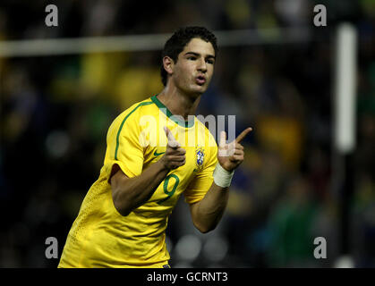 Football - International friendly - Ukraine v Brésil - Pride Park Stadium.Alexandre Pato, le Brésil, célèbre son deuxième but du match Banque D'Images