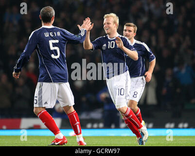 Football - qualificatif européen 2010 -Ecosse / Espagne - Hampden.Steven Naismith, en Écosse, célèbre son premier but avec David Weir (à gauche) Banque D'Images