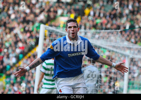 Soccer - Clydesdale Bank Scottish Premier League - Celtic v Rangers - Celtic Park. Rangers Kyle Lafferty fête ses points Banque D'Images