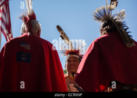 Les anciens combattants honorés à l'Blackleggings Kiowa Warrior Society Pow-wow. Anadarko, Oklahoma, États-Unis Banque D'Images