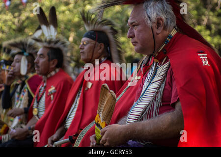 Les anciens combattants honorés à l'Blackleggings Kiowa Warrior Society Pow-wow. Anadarko, Oklahoma, États-Unis Banque D'Images