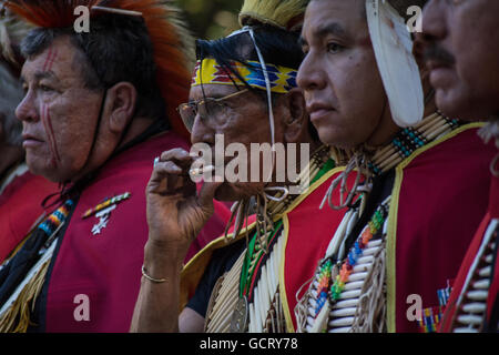 Les anciens combattants honorés à l'Blackleggings Kiowa Warrior Society Pow-wow. Anadarko, Oklahoma, États-Unis Banque D'Images