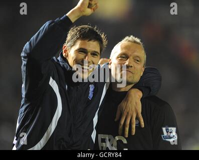 Football - Carling Cup - quatrième tour - Birmingham City / Brentford - St Andrew's Stadium.Nikola Zigic (à gauche) de Birmingham célèbre avec Maik Taylor (à droite) le gardien de but après avoir battu Brentford pour des pénalités Banque D'Images