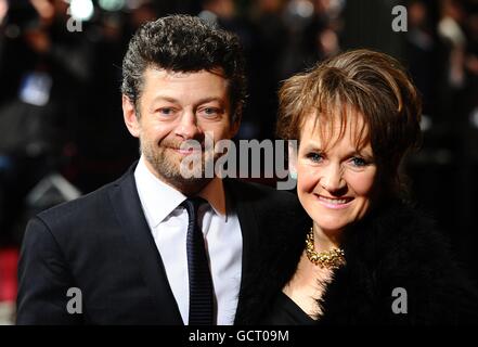 Andy Serkis et Lorraine Ashbourne arrivent pour le 54ème BFI London film Festival Awards, Jerwood Hall, LSO St. Lukes, Londres. Banque D'Images