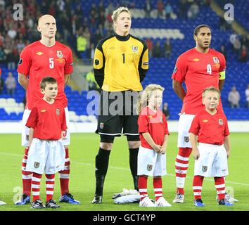 Football - UEFA Euro 2012 - qualification - Groupe G - pays de Galles / Bulgarie - Cardiff City Stadium.James Collins (à gauche), le gardien de but Wayne Hennessey (au centre) et Ashley Williams (à droite) Banque D'Images