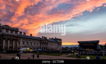 Joe Bonamassa vivent à l'Old Royal Naval College de Greenwich, l'heure de la musique au coucher du soleil Banque D'Images