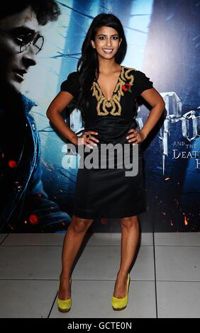 Konnie Huq arrivant pour la première mondiale de Harry Potter et des Hallows de Deathly : première partie, à l'extrémité ouest d'Odeon, Leicester Square, Londres. Banque D'Images