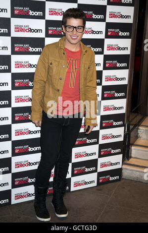 Joe McElderry participe au lancement de la « salle Virgin Red » avec Sam Branson aux Roof Gardens de Kensington, Londres. Banque D'Images