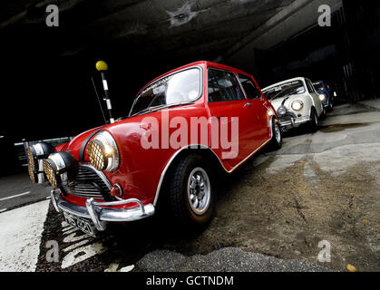 Trois mini-coopers originaux des années 60, utilisés par Paramount Pictures pour promouvoir le film de 1969 The Italian Job, qui sera en spectacle au Musée de Londres d'aujourd'hui jusqu'en novembre 14. Banque D'Images