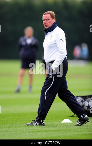 Football - Ligue des champions de l'UEFA - Groupe A - Tottenham Hotspur v Inter Milan - Tottenham Hotspur Training - Chigwell Park.Harry Redknapp, directeur de Tottenham Hotspurs, s'entraîne Banque D'Images