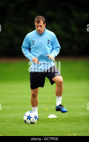 Football - Ligue des champions de l'UEFA - Groupe A - Tottenham Hotspur v Inter Milan - Tottenahm Hotspur Training - Chigwell Park.Rafael van der Vaart de Tottenham Hotspurs pendant l'entraînement Banque D'Images