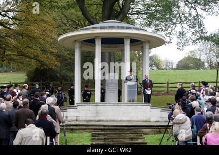 Kenneth Clarke, secrétaire à la Justice, a pris la parole lors du lancement de cinq ans de célébrations à Runnymede, Surrey, pour souligner le 800e anniversaire de la signature de la Magna Carta. Banque D'Images