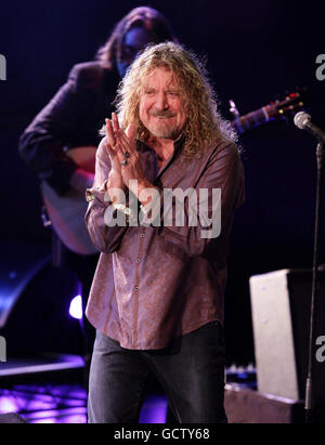 Robert Plant CBE se produit au Roundhouse de Camden, dans le nord de Londres, pendant les émissions de BBC radio 2 Electric Proms. Banque D'Images